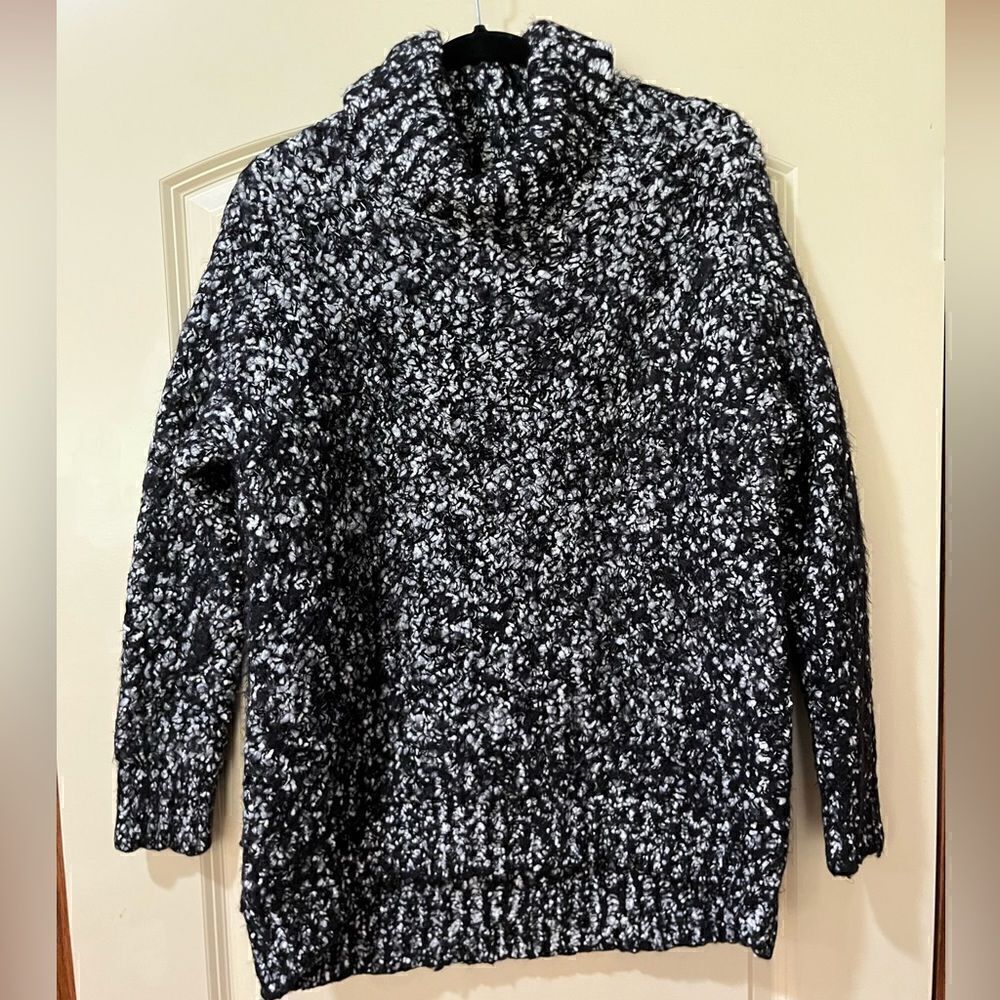 POL Long Sleeve Cowl Neck Sweater Black White Women’s Size Medium